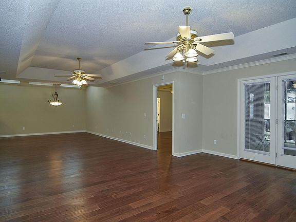 5th image of 503 Patio Dr