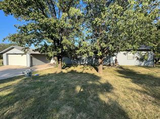 21138 Hoover Ave, Winfield, KS 67156