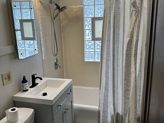 4th image of 3711 Wright Ave #2