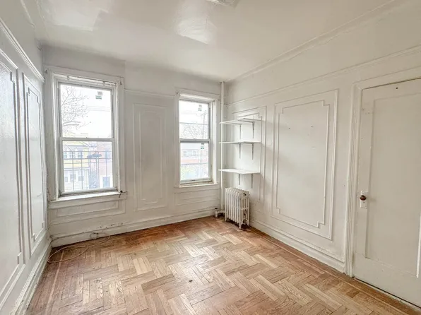 109-18 Lefferts Boulevard image 10 of 15