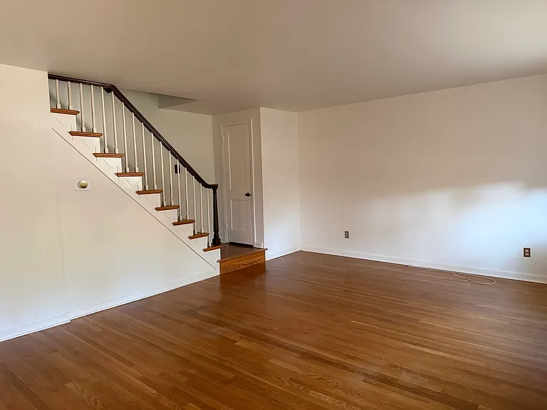114 Alders Dr — Photo 3