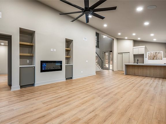 5th image of 20 Yarrow Ln