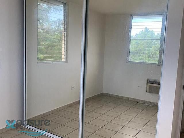 2nd image of 401 Calle Serrate Rivera Carolina #987-E3