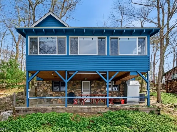 1193 Lakeside Dr E, Vernon Twp., NJ 07422