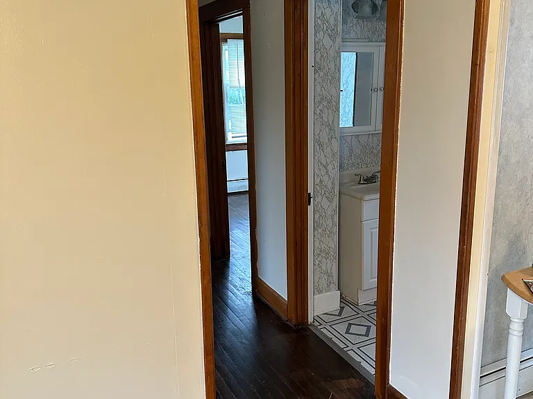 436 Hess St — Photo 3