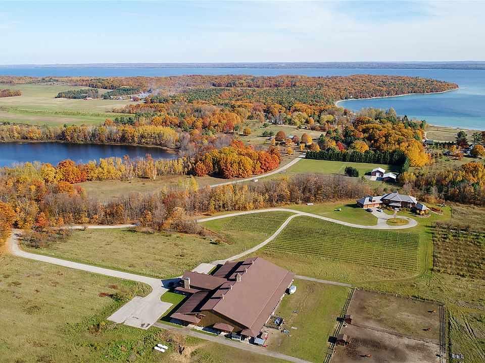 3888 Swaney Rd, Traverse City, MI 49686 MLS 1904446 Zillow