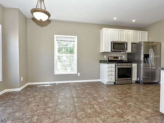 3rd image of 311 Cambridge Dr