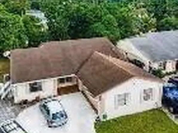5930 Lincoln Circle W, Greenacres, FL 33463