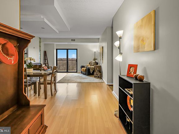 2nd image of 3800 Powell Ln #Penthouse 1
