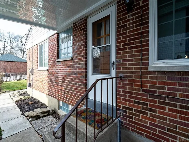 314 Beverly Pl — Photo 36