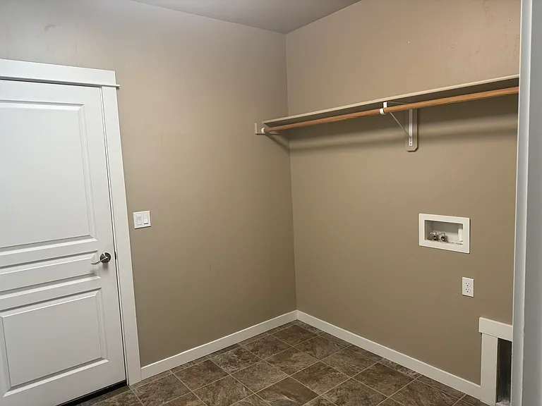 1298 N Tyra Ave — Photo 22