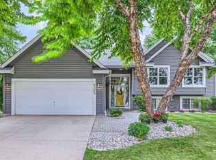 8006 Hemlock Cir, Eden Prairie, MN 55347