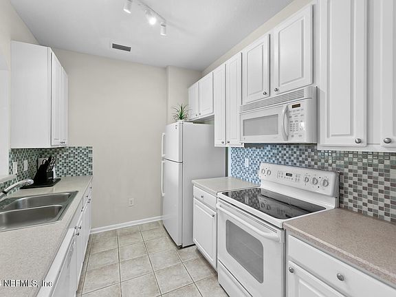 5th image of 7801 POINT MEADOWS Drive #7202