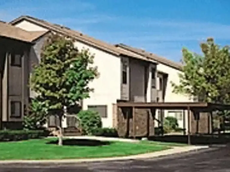 Woodcrest Apartments — Photo 12