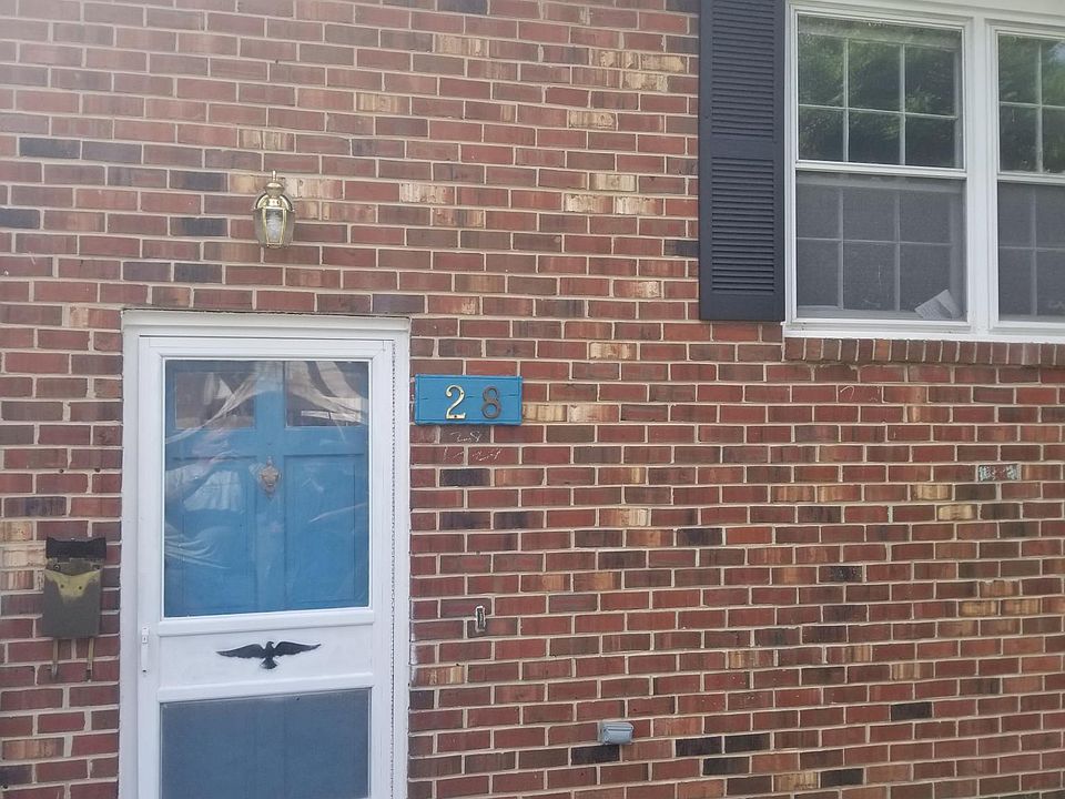 1st image of 28 E Salisbury Dr