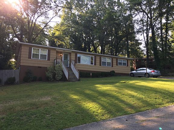 3rd image of 2613 1st St NE