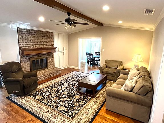 2nd image of 557 Doral Pl