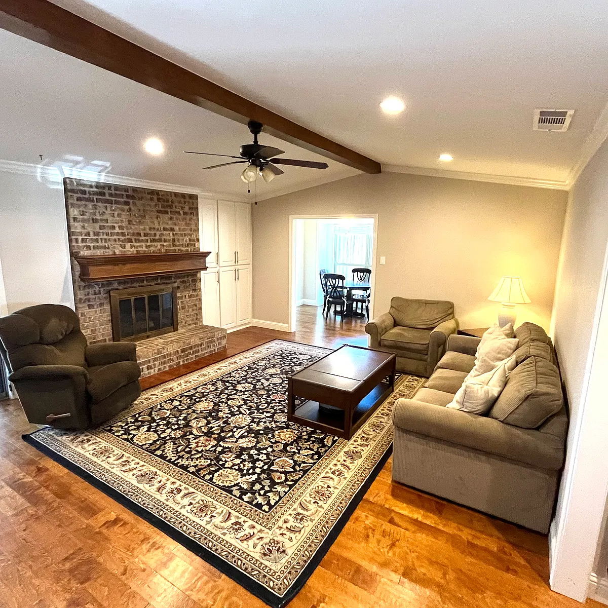 Building Photo - 557 Doral Pl