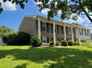 1104 Chinoe Rd, Lexington, KY 40502