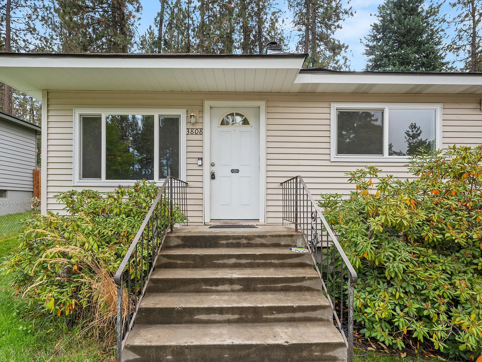 4 bed, 1850 sqft, $2,400 — Photo 1