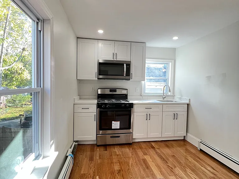 27 Barry St #2R — Photo 2