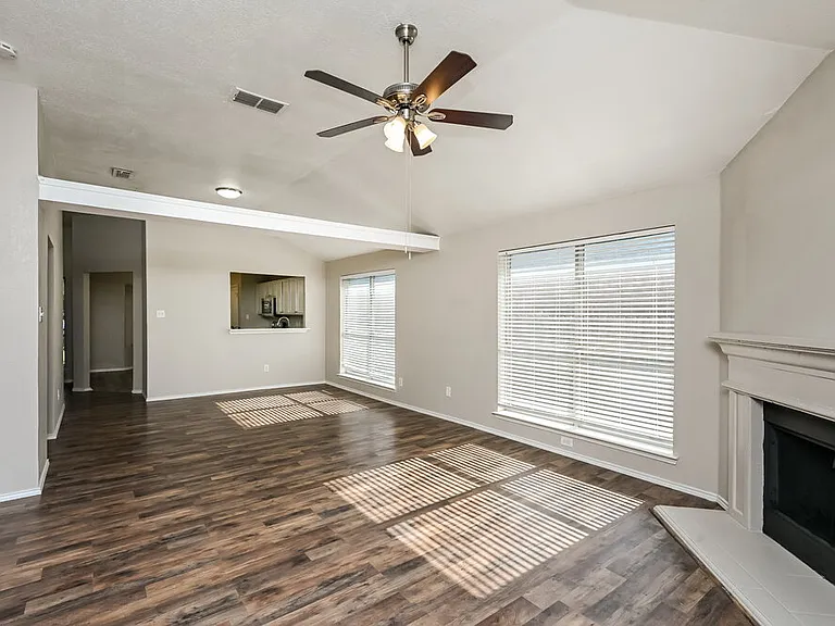 10217 Cypress Hills Dr — Photo 4