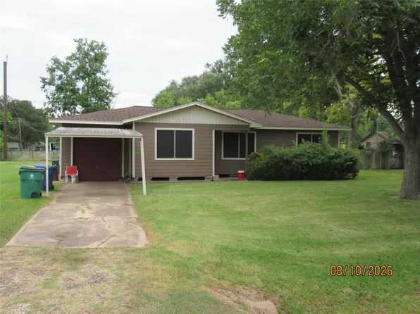 225 Moore St, Richwood, TX 77531