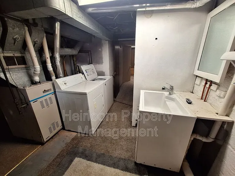 2114 E 4th St — Photo 18