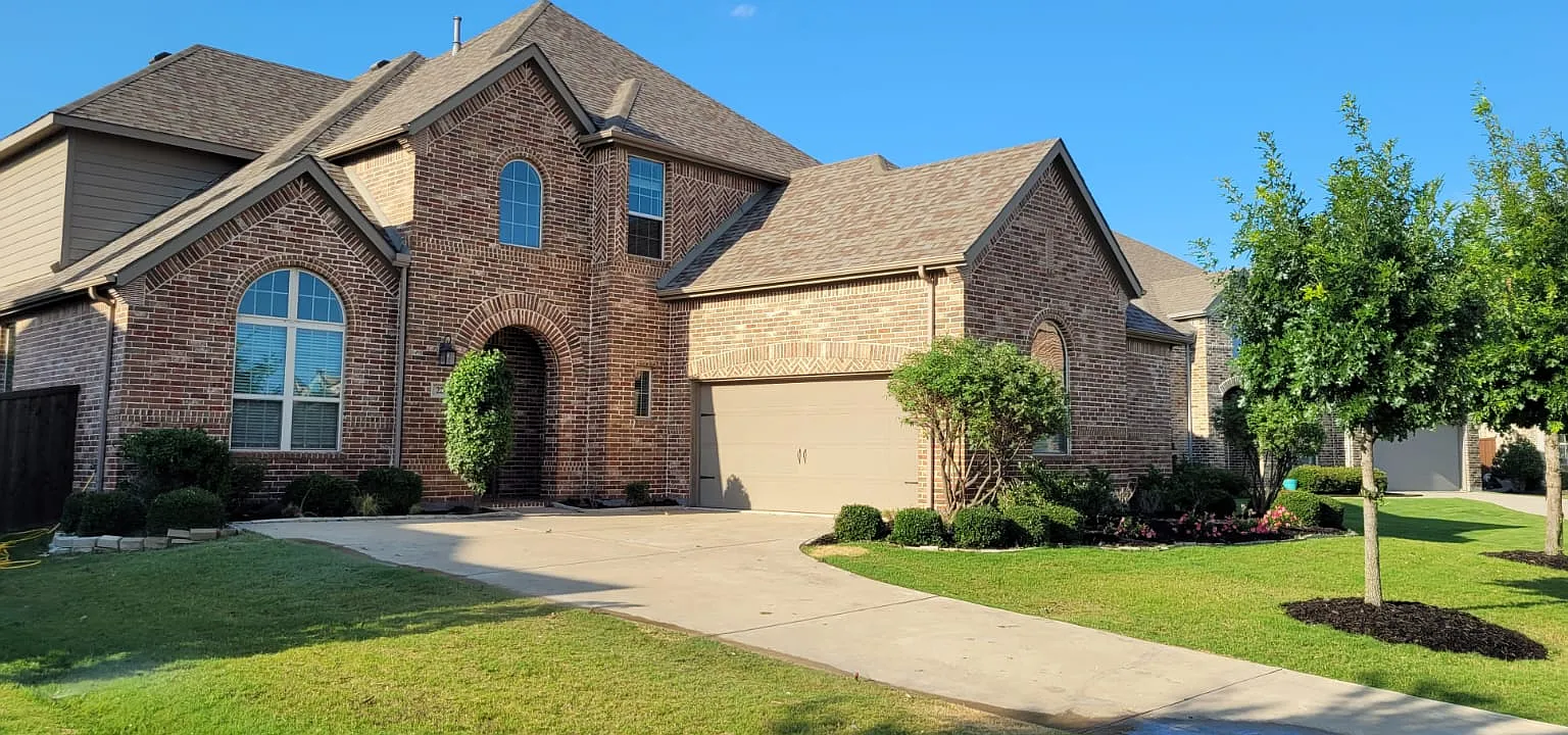 5 bed, 3934 sqft, $4,495 — Photo 3