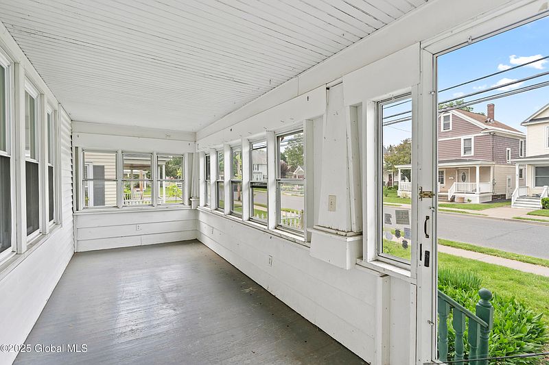 4th image of 109 Vley Road