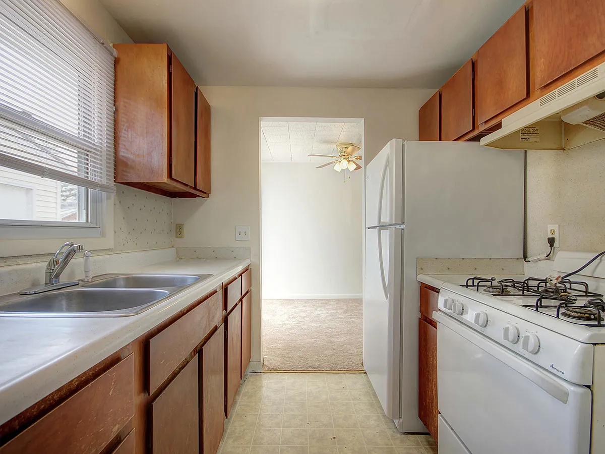 CR - 1008 Crescent Dr — Photo 3