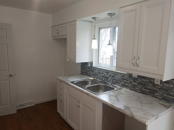 3rd image of 3718 Holly Ave