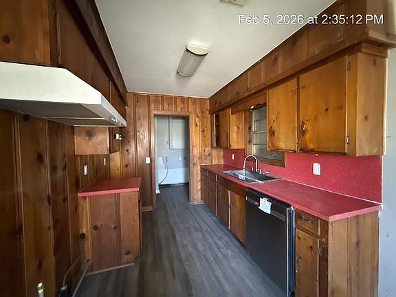2nd image of 204 W Walnut St