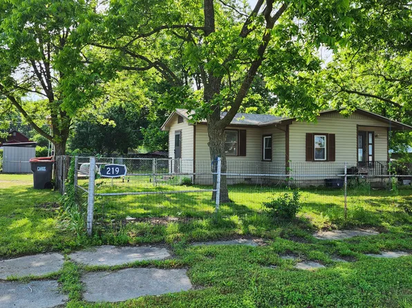 219 S Main St, Commerce, OK 74339