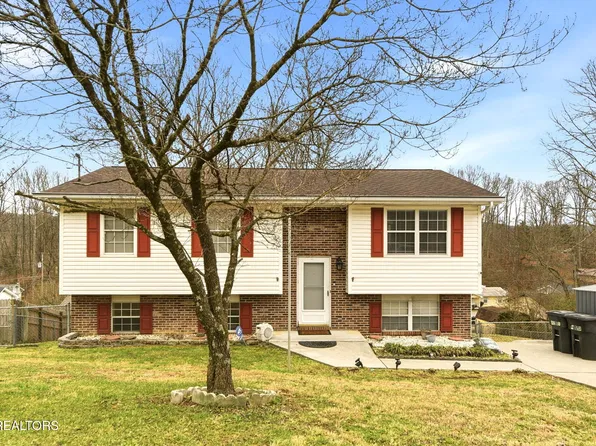 610 Red Bud Ln, Oliver Springs, TN 37840