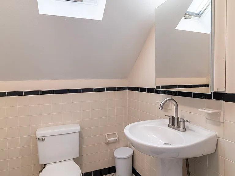 21 Easton St #D — Photo 15