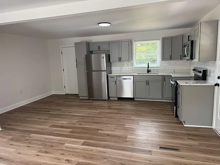 248 Lakeside Dr — Photo 9