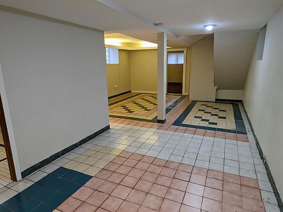 5th image of 1544 N Oakley Blvd #1