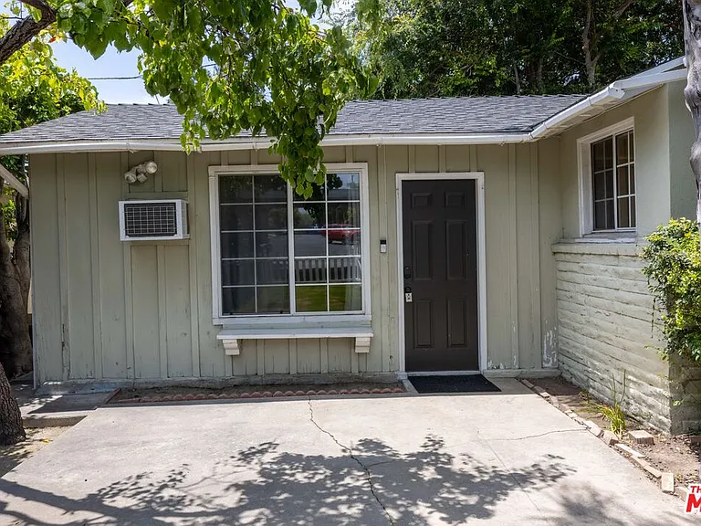 12835 Delano St #A — Photo 13