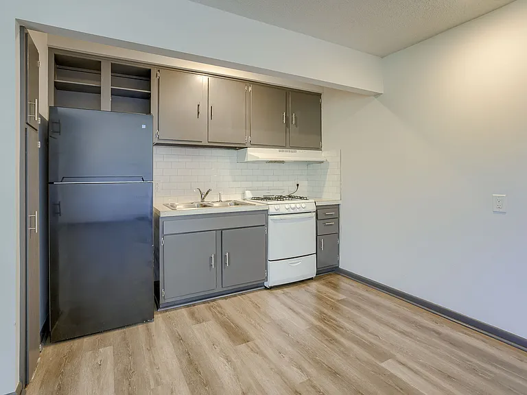 4513 Lafayette Ave #12 — Photo 2