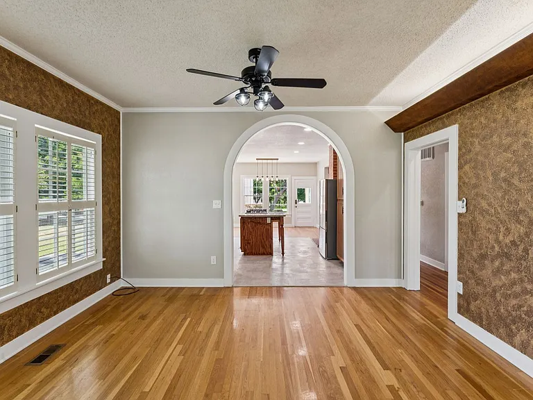 207 S Porter St — Photo 17