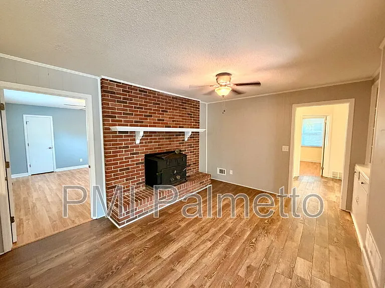 1727 Sandra Dr — Photo 5
