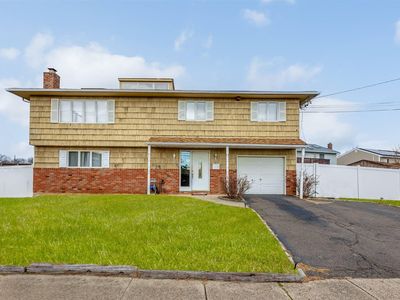 84 Shore Road, Lindenhurst, NY, 11757