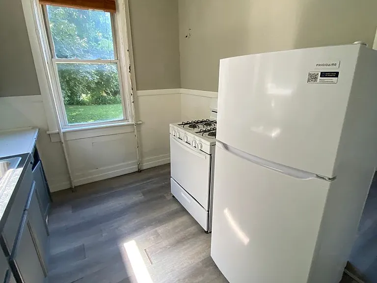 402 S Main St — Photo 8