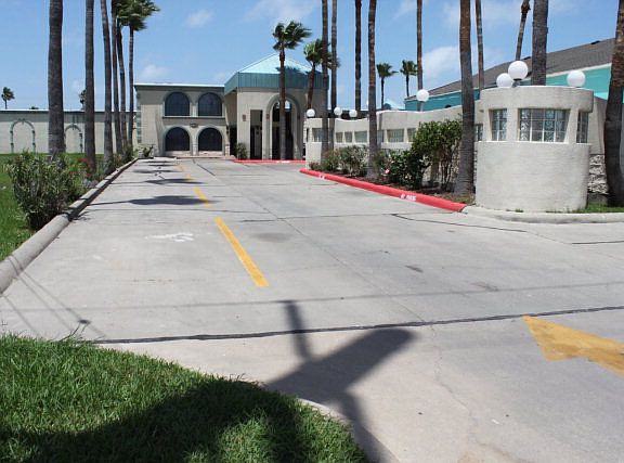 2nd image of 4109 Padre Blvd