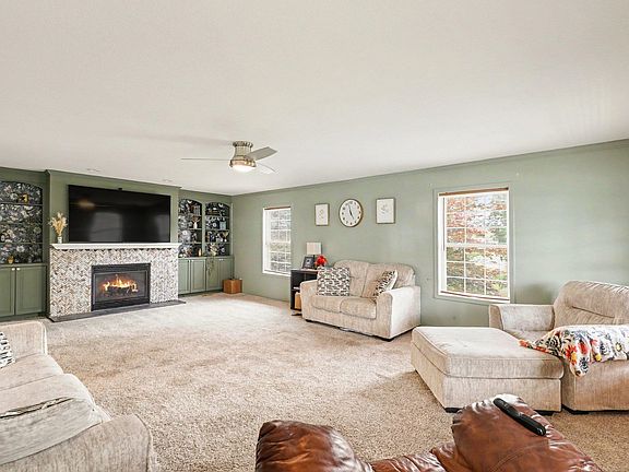 4th image of 9615 Coomer St