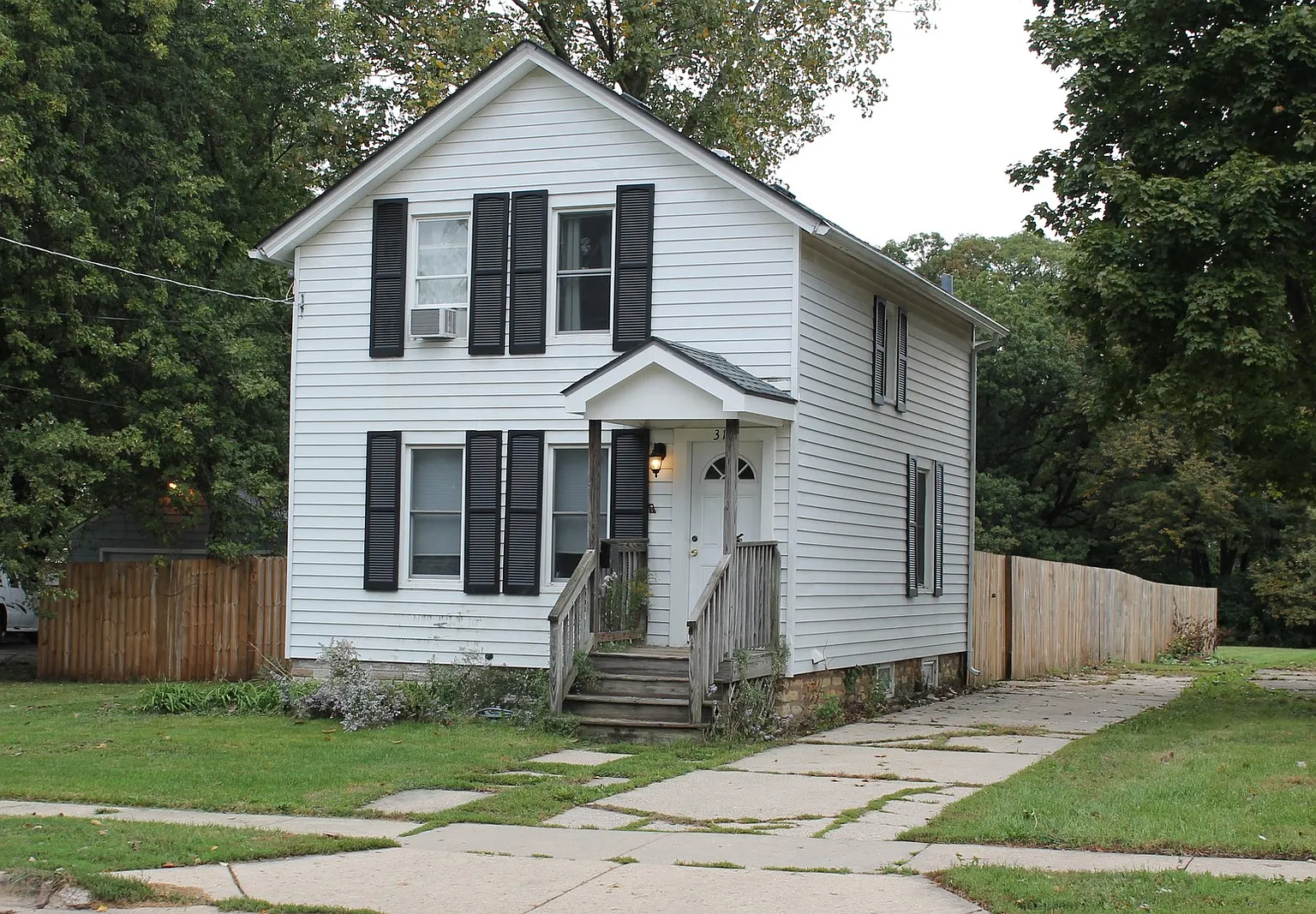 318 Forest Ave photo 1