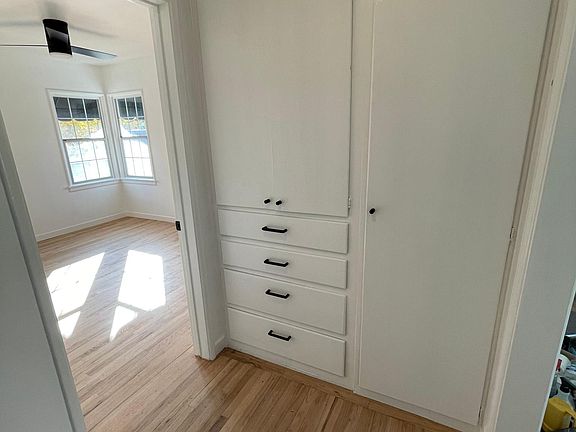 4th image of 4370 1/2 Kraft Ave