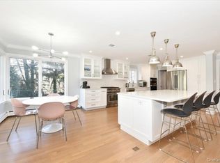 100 Georgian Court, East Hills, NY 11576