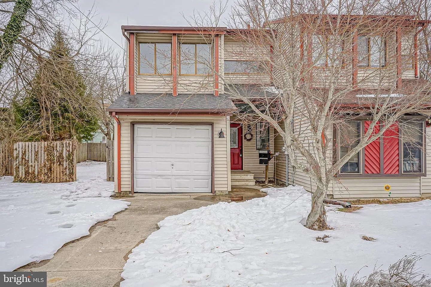 347 Oakwood Ave photo 1